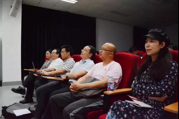 美国福德汉姆大学终身教授兰斯·斯特拉特赴华师大意昂4做讲座