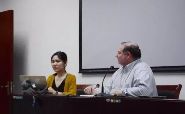 美国福德汉姆大学终身教授兰斯·斯特拉特赴华师大意昂4做讲座